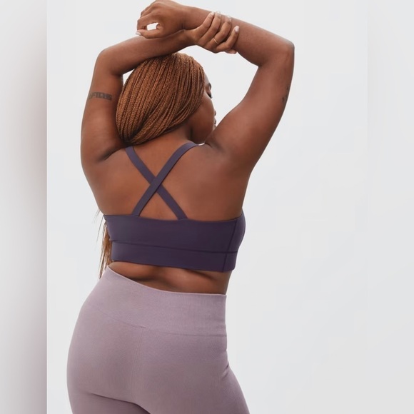 Everlane The Perform Cropped Top in Eggplant NWT Size Medium SOLD OUT ONLINE - Picture 3 of 9
